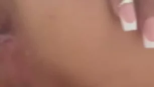 Carolina Desnuda Cazadora practicando sexo anal