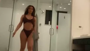 El vídeo de modelaje de Cardi B para One Piece