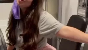 Filtración del video completo de Onlyfans de Victoryaxo teniendo relaciones en el gimnasio con creampie