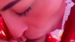 Jexys Caicedo en una posición íntima y sensual, mostrando su belleza de manera sugerente