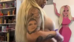 Mona moda Atractiva bailando sin ropa