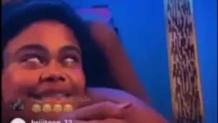 Pochalee15 realizando una transmisión en directo en Instagram