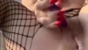 Valentina disfruta con un consolador en sus momentos íntimos