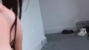 Video porno filtrado de Emily, en el que se le ve teniendo sexo oral y follando con un consolador negro