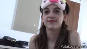 Chica jugando en la primera mierda picante con su primo bien dotado