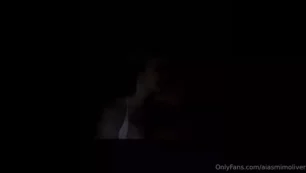 Iasmim Oliver lanzándose en una noche de juerga en el monte