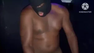 Housewife divirtiéndose con dos chicos en Swing House