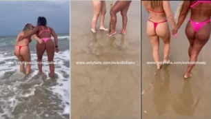 Lais, todo audaz, junto a su amigable amiga de bikini en la playa