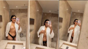 Mia Zapata en la plataforma Onlyfans, desnudándose en el baño