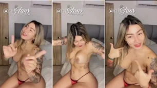 Karina Marcela mostrando sus senos en exhibición