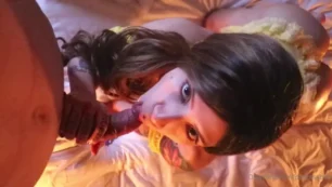 Tiny Sativa haciendo un rollo inteligente
