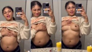 Althea Jones Video casero que muestra sus pequeños pechos frente al espejo