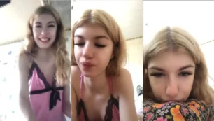 Joven rubia haciendo una retransmisión en directo y enseñando sus tetas naturales a sus fans