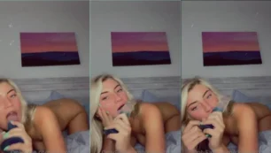 Skyy Smithh, la rubia traviesa de Onlyfans, con su vibrador en acción