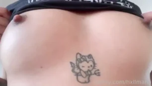 Video de Hxllmami revelando los servicios públicos al dejar la camisa